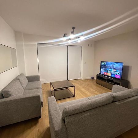 Private Room In A New Shared Apartment Мейнут Екстериор снимка