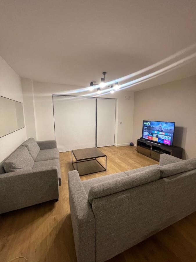 Private Room In A New Shared Apartment Мейнут Екстериор снимка